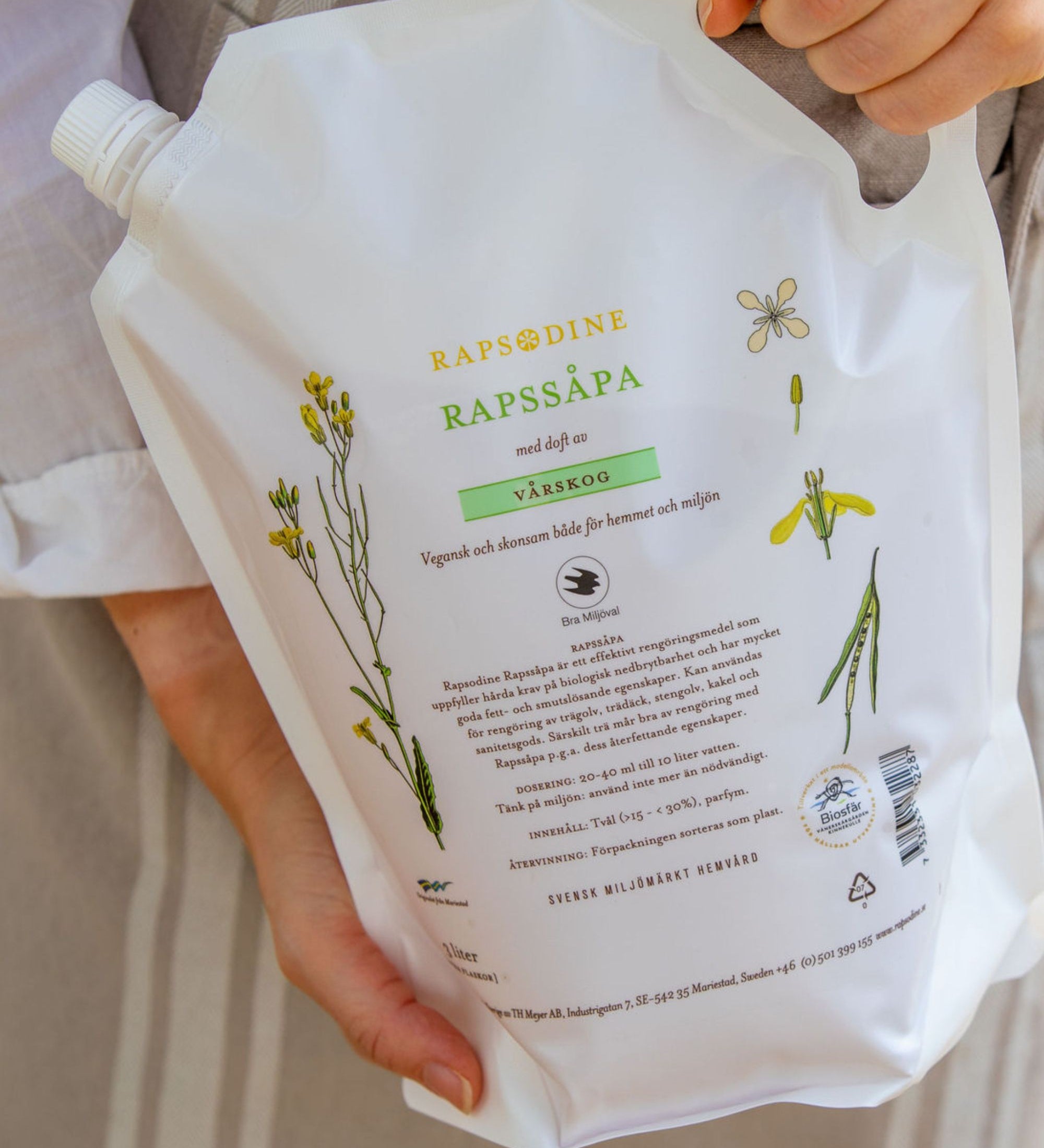 Rapsodines rapssåpa med doft av vårskog i refillförpackning för naturlig rengöring i hemmet